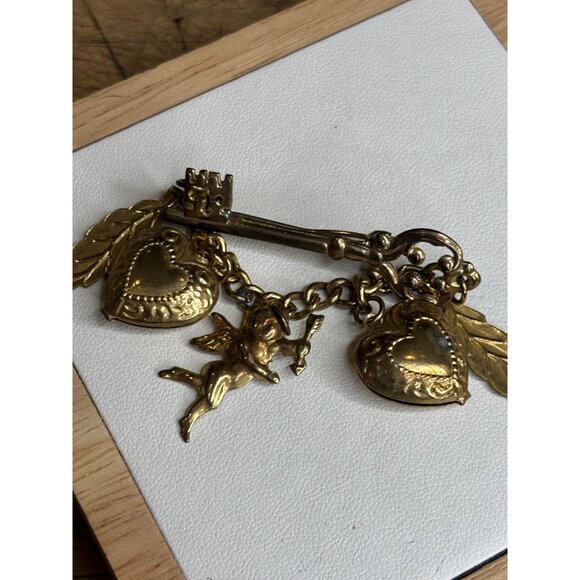 Vintage Gold Charm Brooch With Key Hearts Angel & Leaf Details - Picture 4 of 7